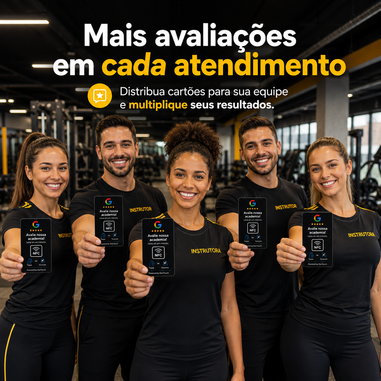 Equipe de academia com cartão NFC